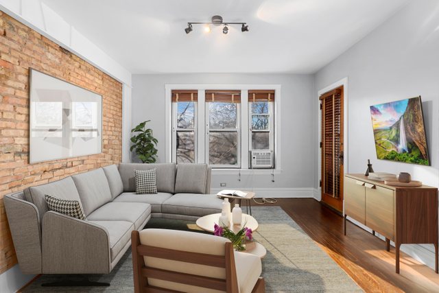 738 W Wrightwood Avenue Unit: 3