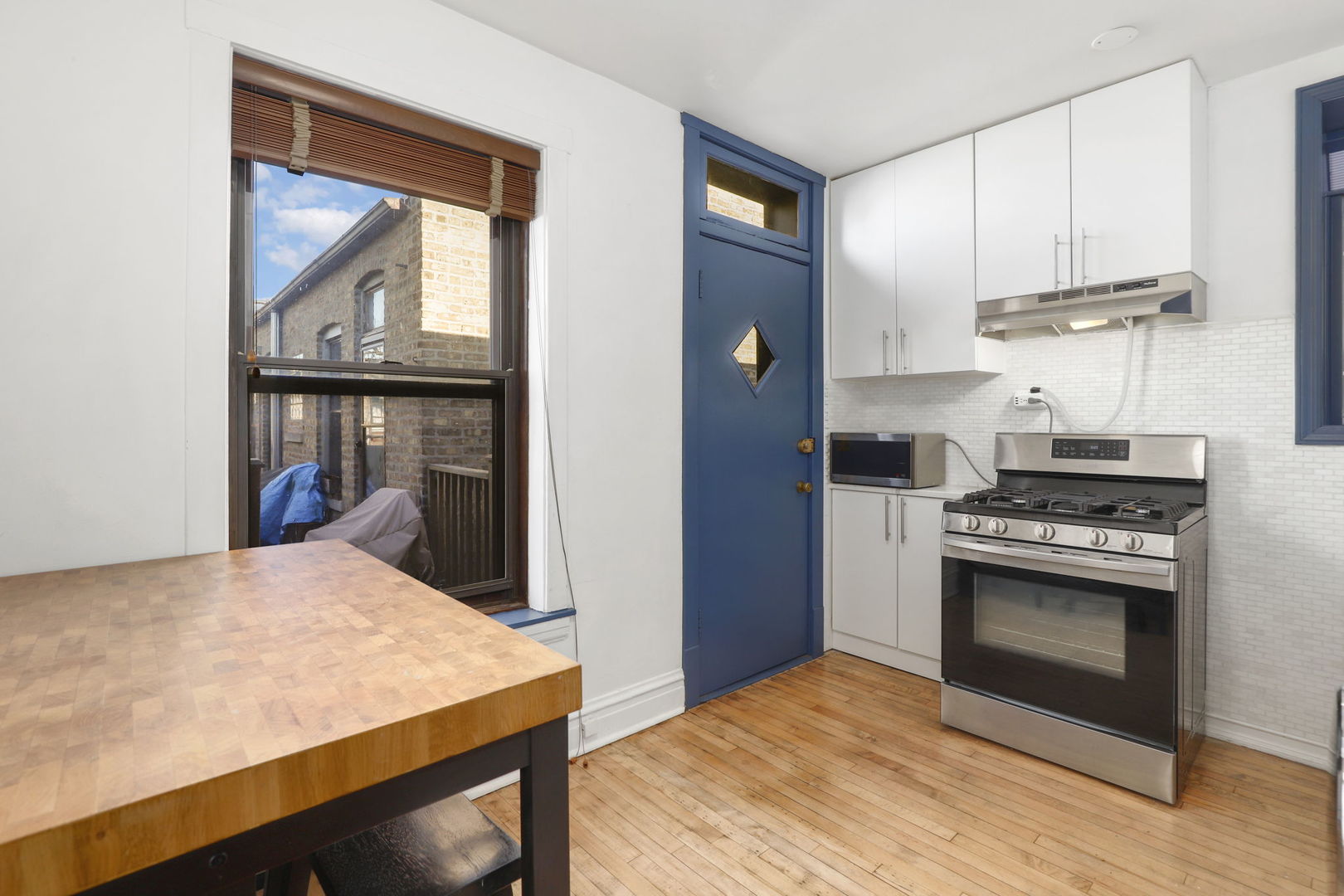 738 W Wrightwood Avenue Unit: 3