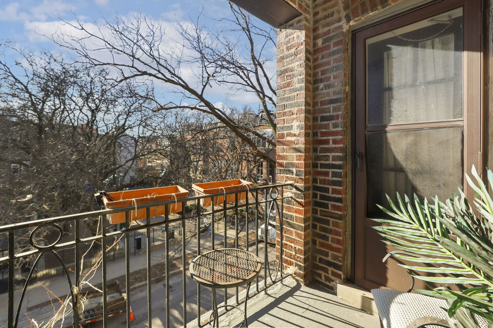 738 W Wrightwood Avenue Unit: 3