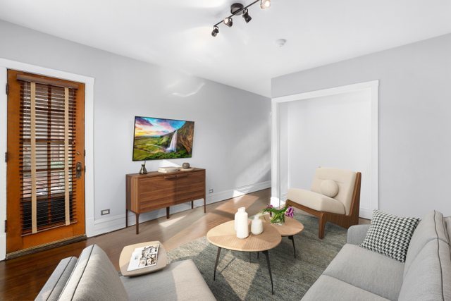 738 W Wrightwood Avenue Unit: 3