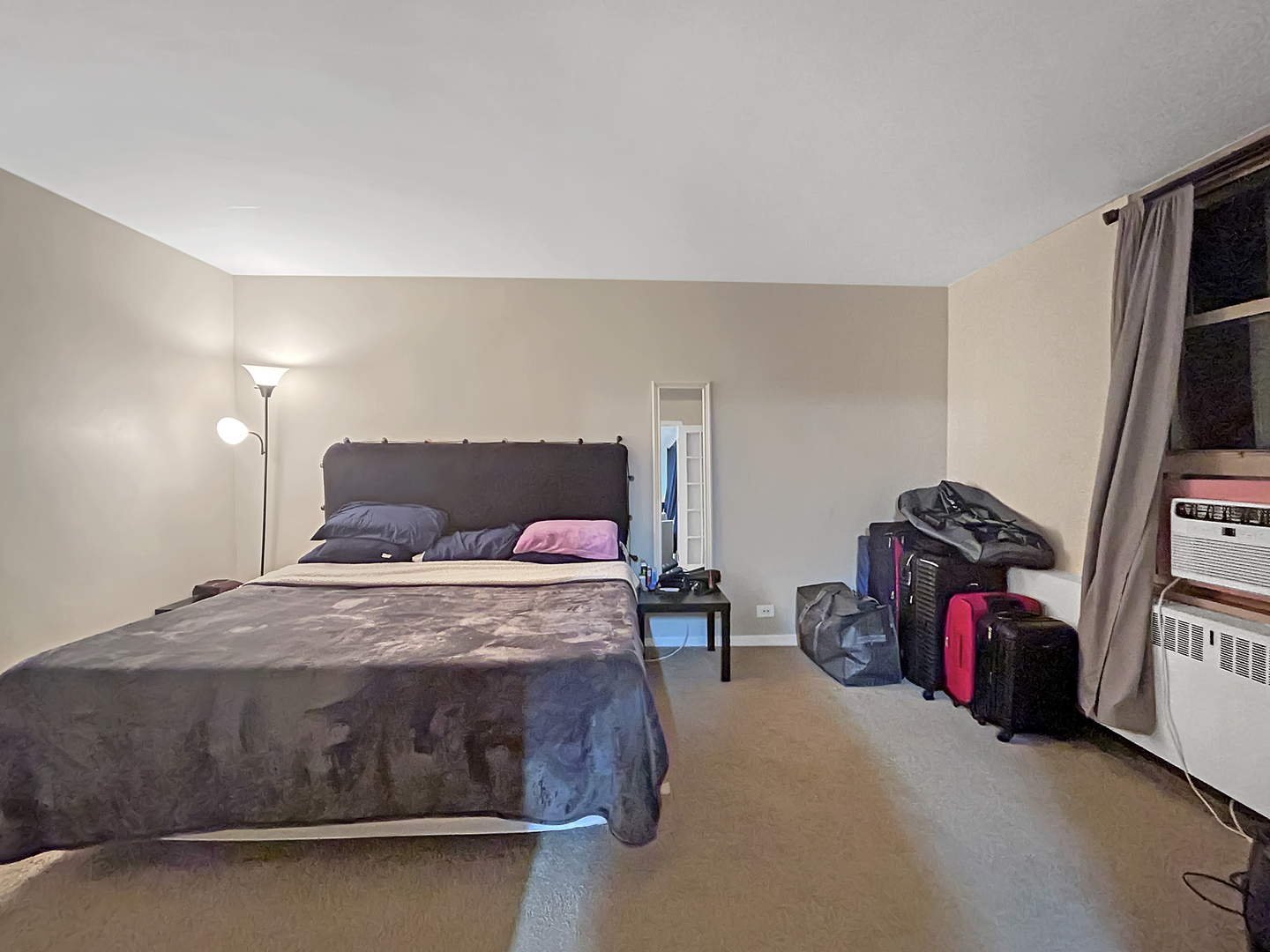 3950 N LAKE SHORE Drive Unit: 922