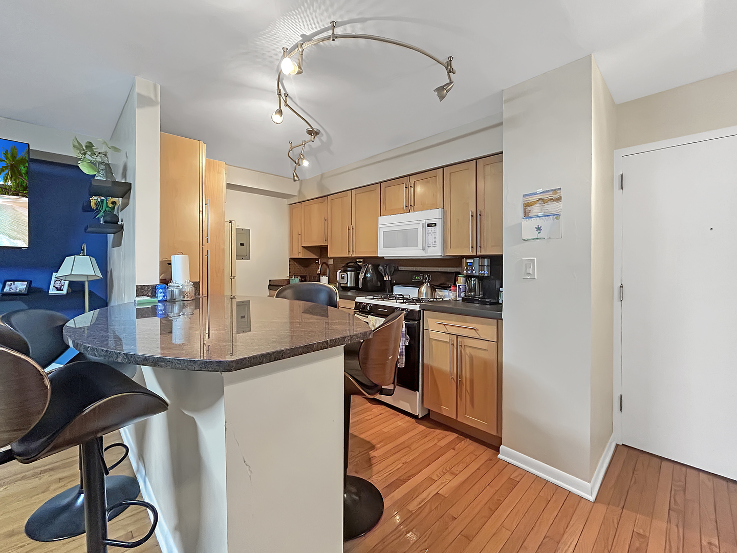 3950 N LAKE SHORE Drive Unit: 922