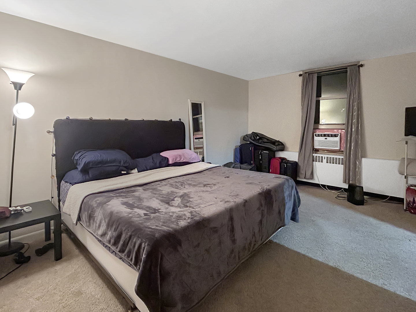 3950 N LAKE SHORE Drive Unit: 922