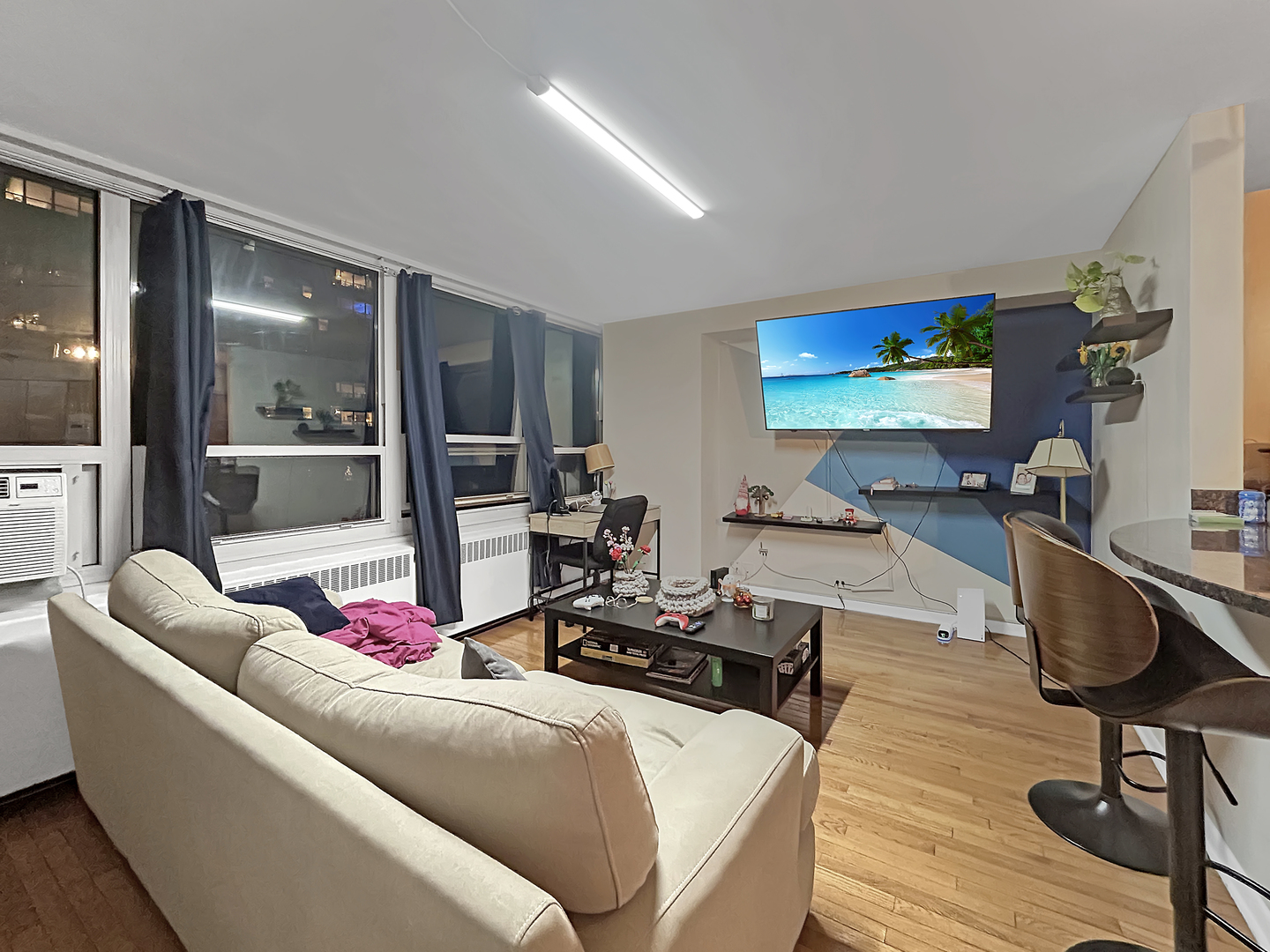 3950 N LAKE SHORE Drive Unit: 922