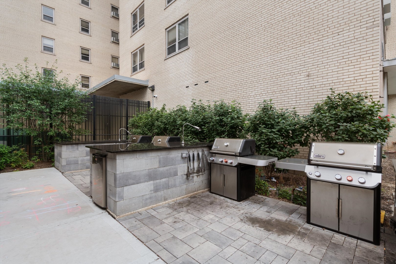 3950 N LAKE SHORE Drive Unit: 922