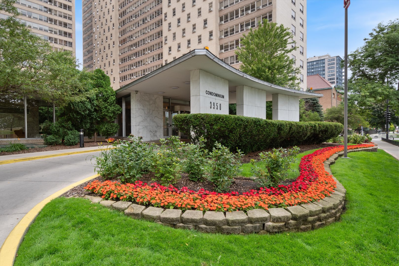 3950 N LAKE SHORE Drive Unit: 922