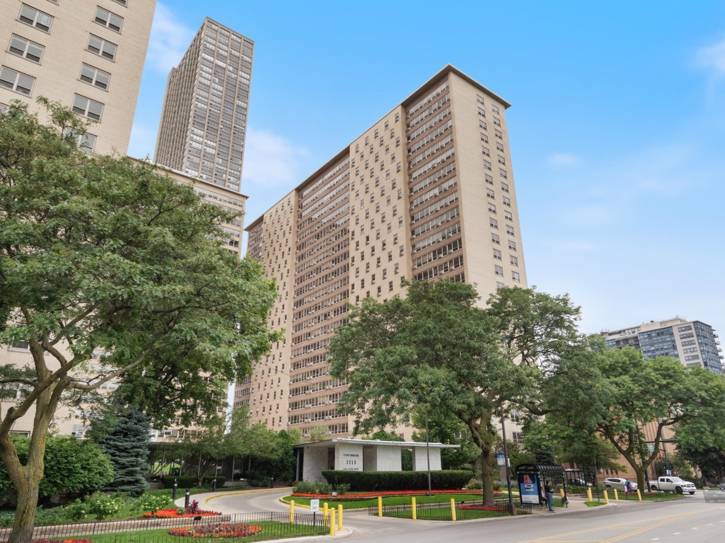 3950 N LAKE SHORE Drive Unit: 922