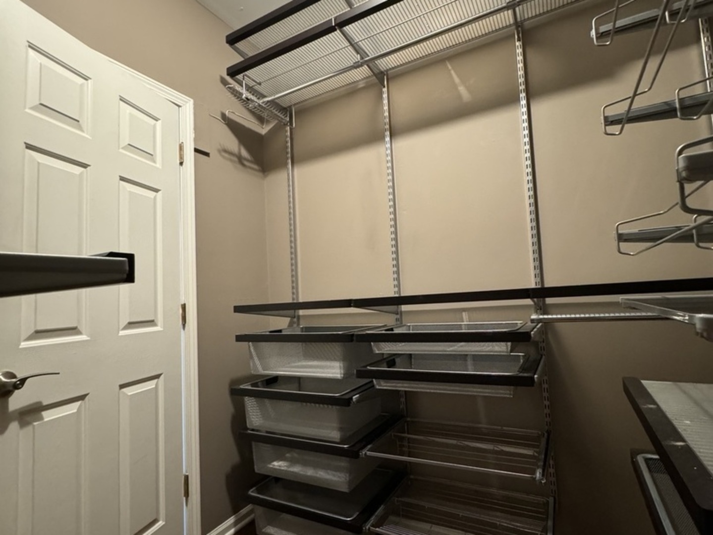 2619 N ASHLAND Avenue Unit: 3S