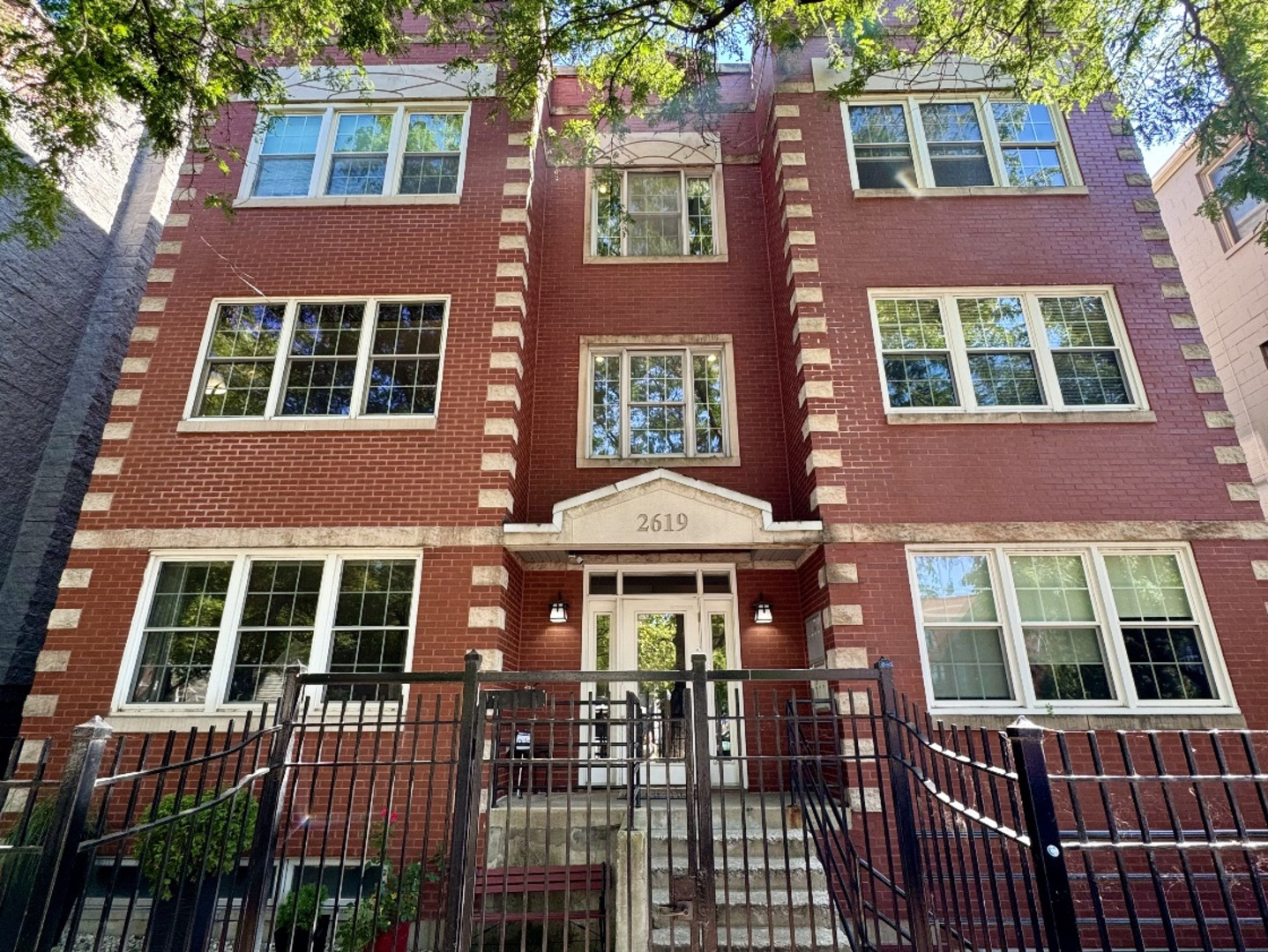 2619 N ASHLAND Avenue Unit: 3S