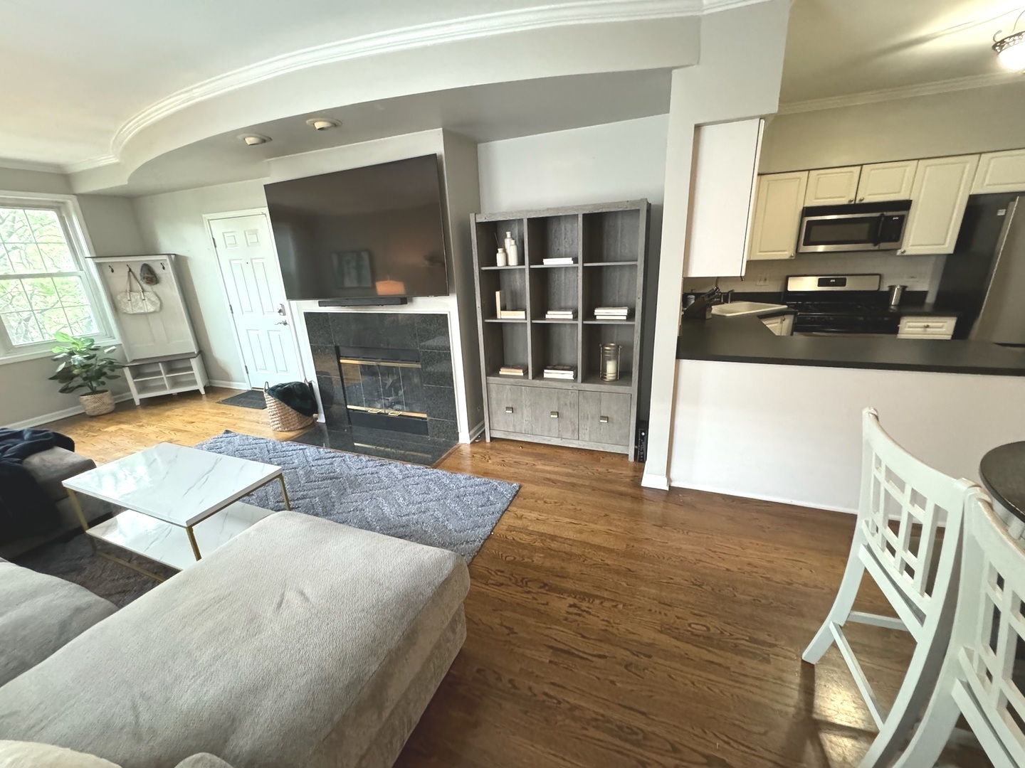 2619 N ASHLAND Avenue Unit: 3S