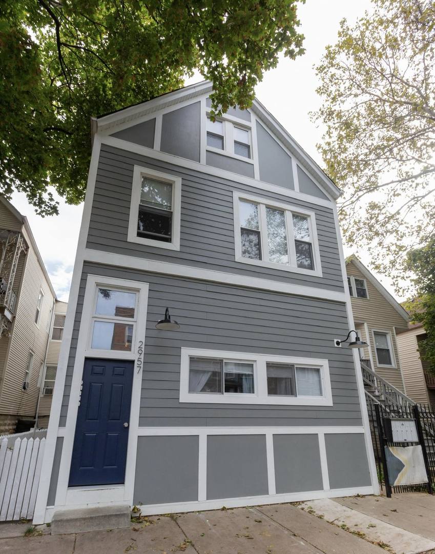 2957 N Avers Avenue Unit: 2F