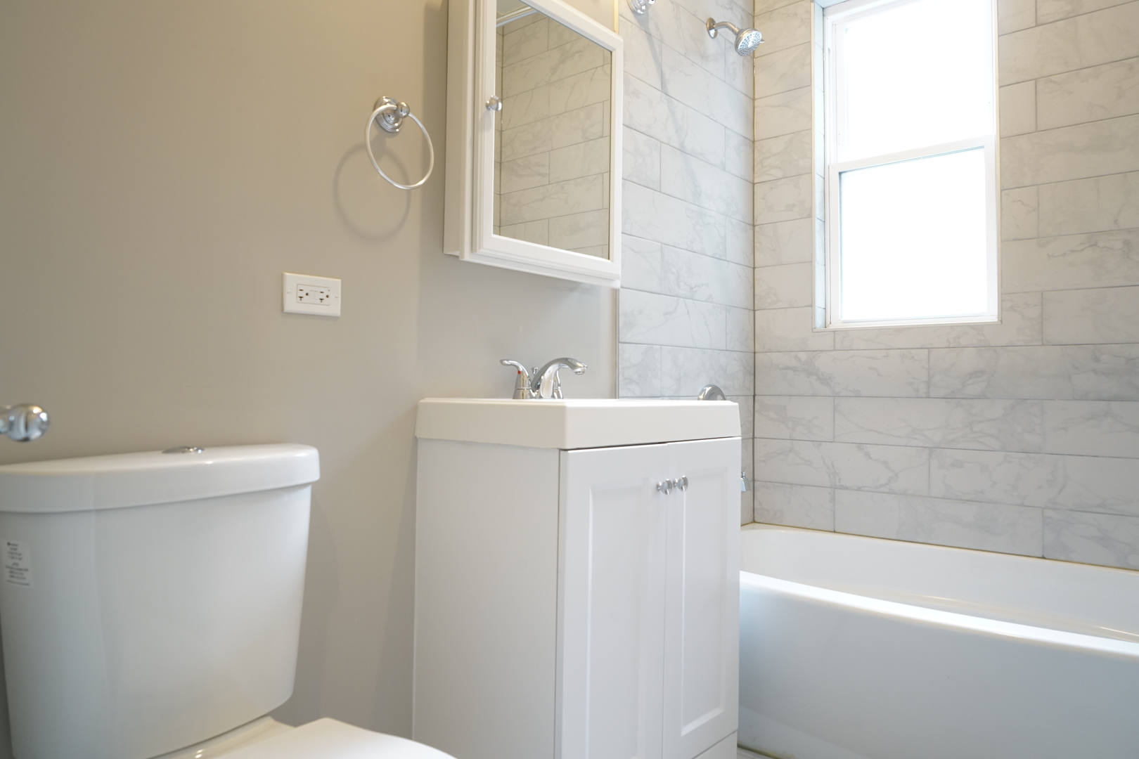 2957 N Avers Avenue Unit: 2F