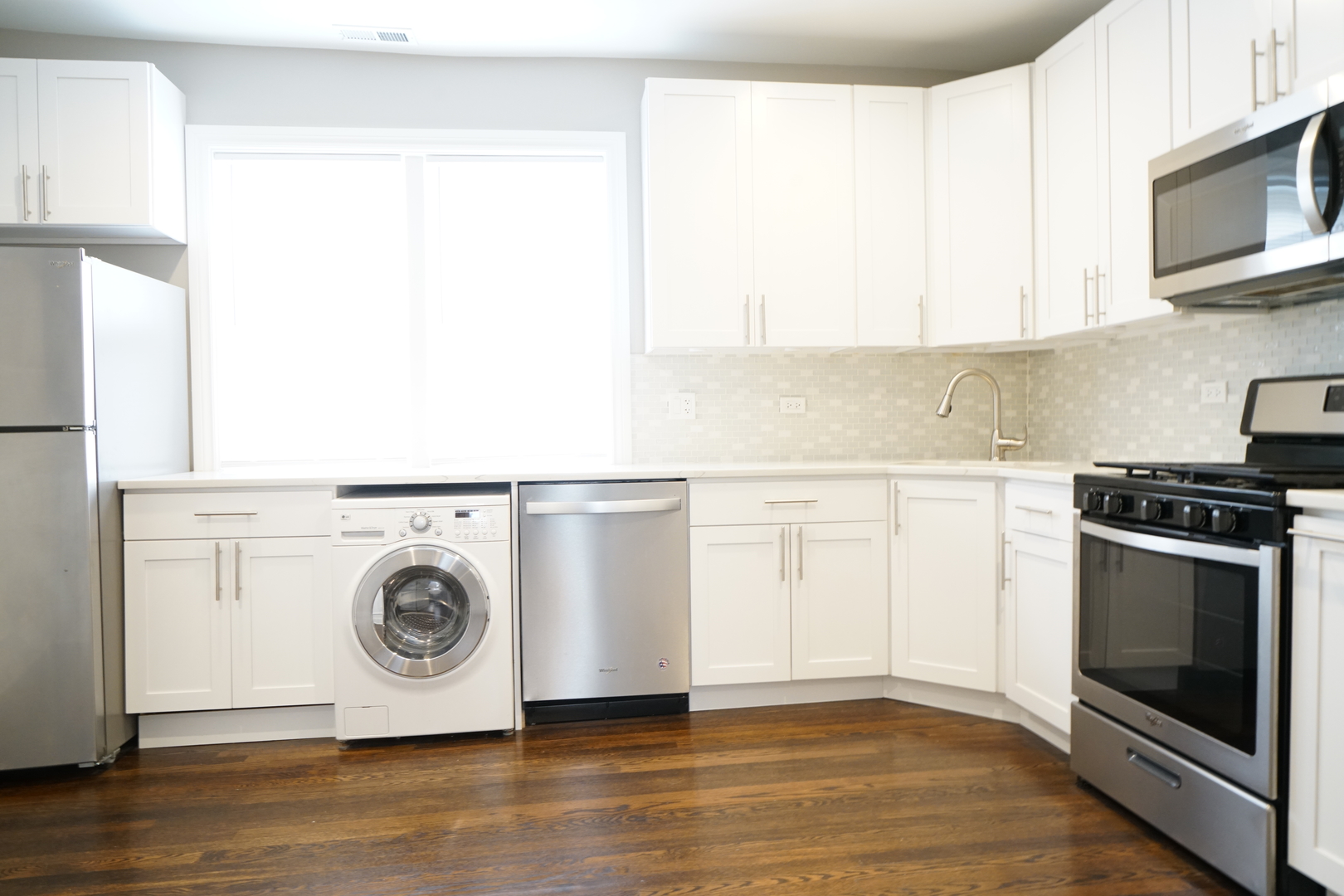 2957 N Avers Avenue Unit: 2F