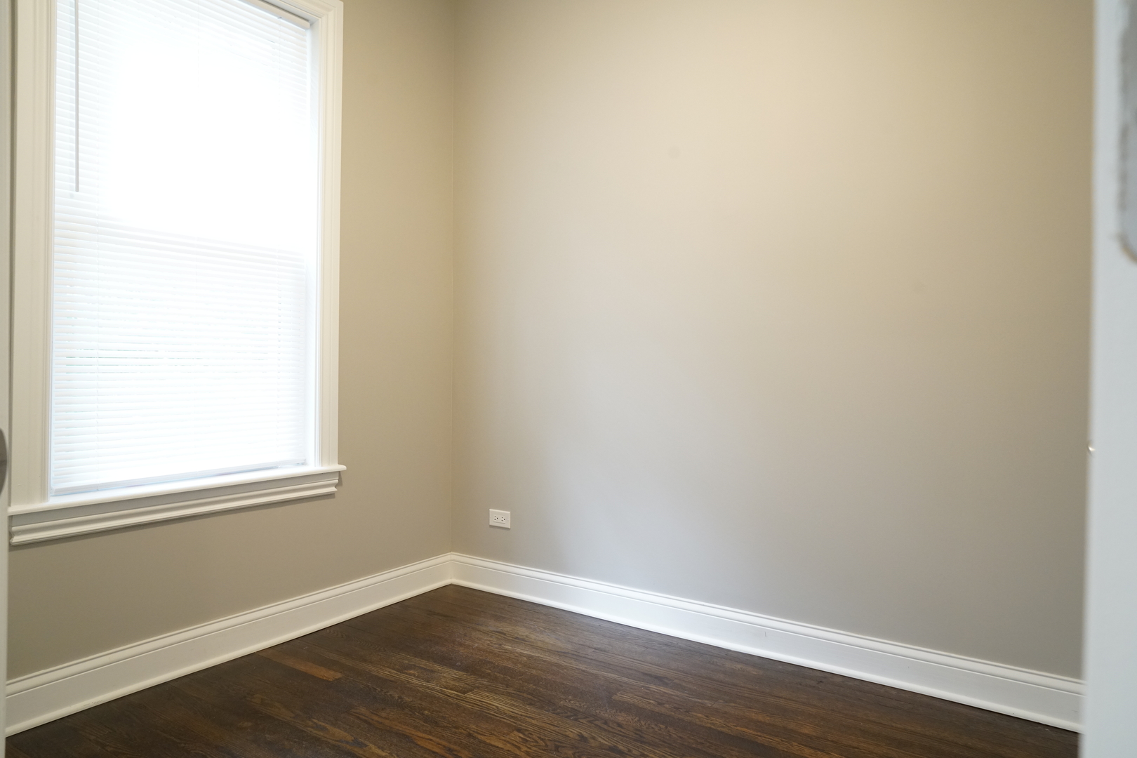 2957 N Avers Avenue Unit: 2F