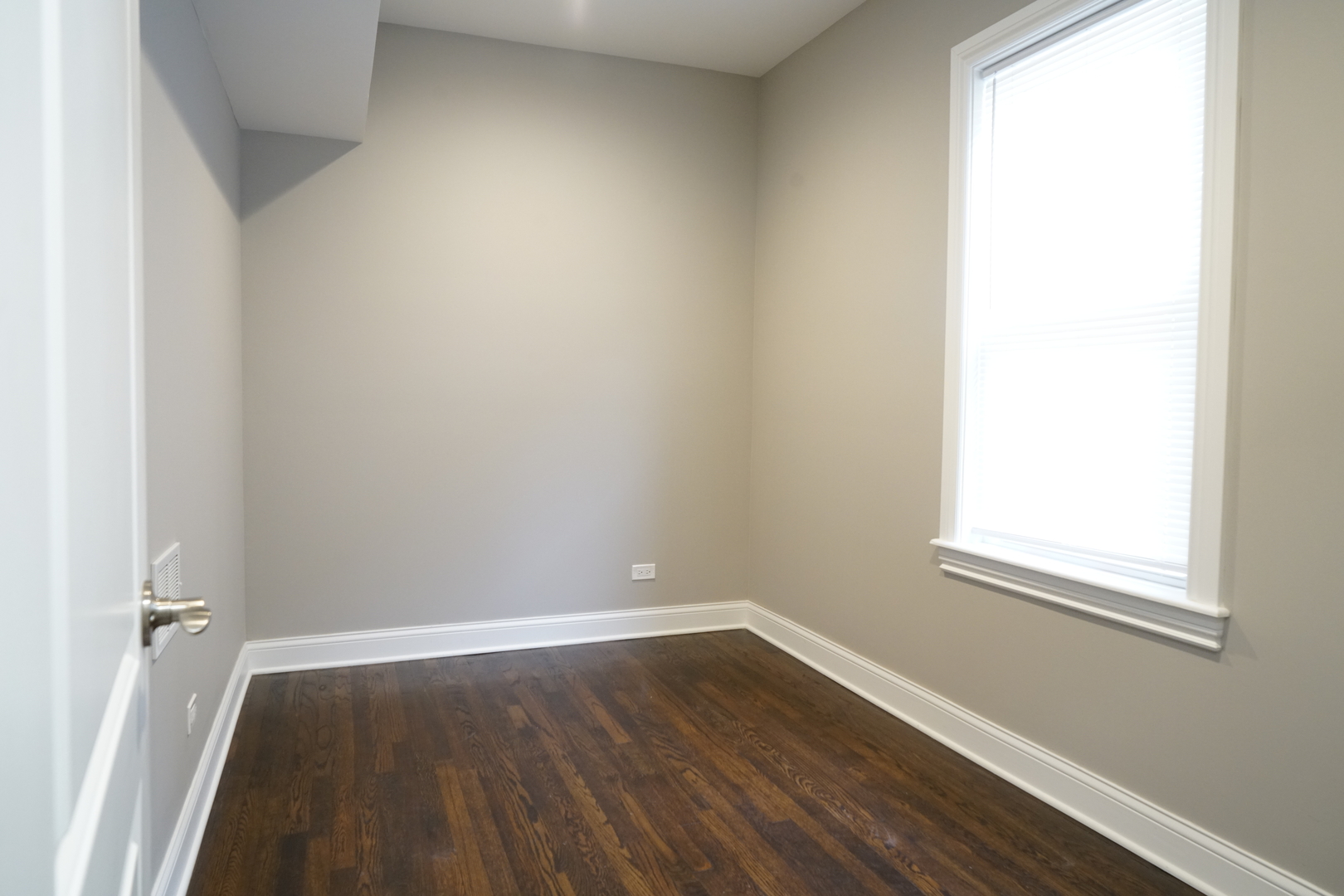 2957 N Avers Avenue Unit: 2F