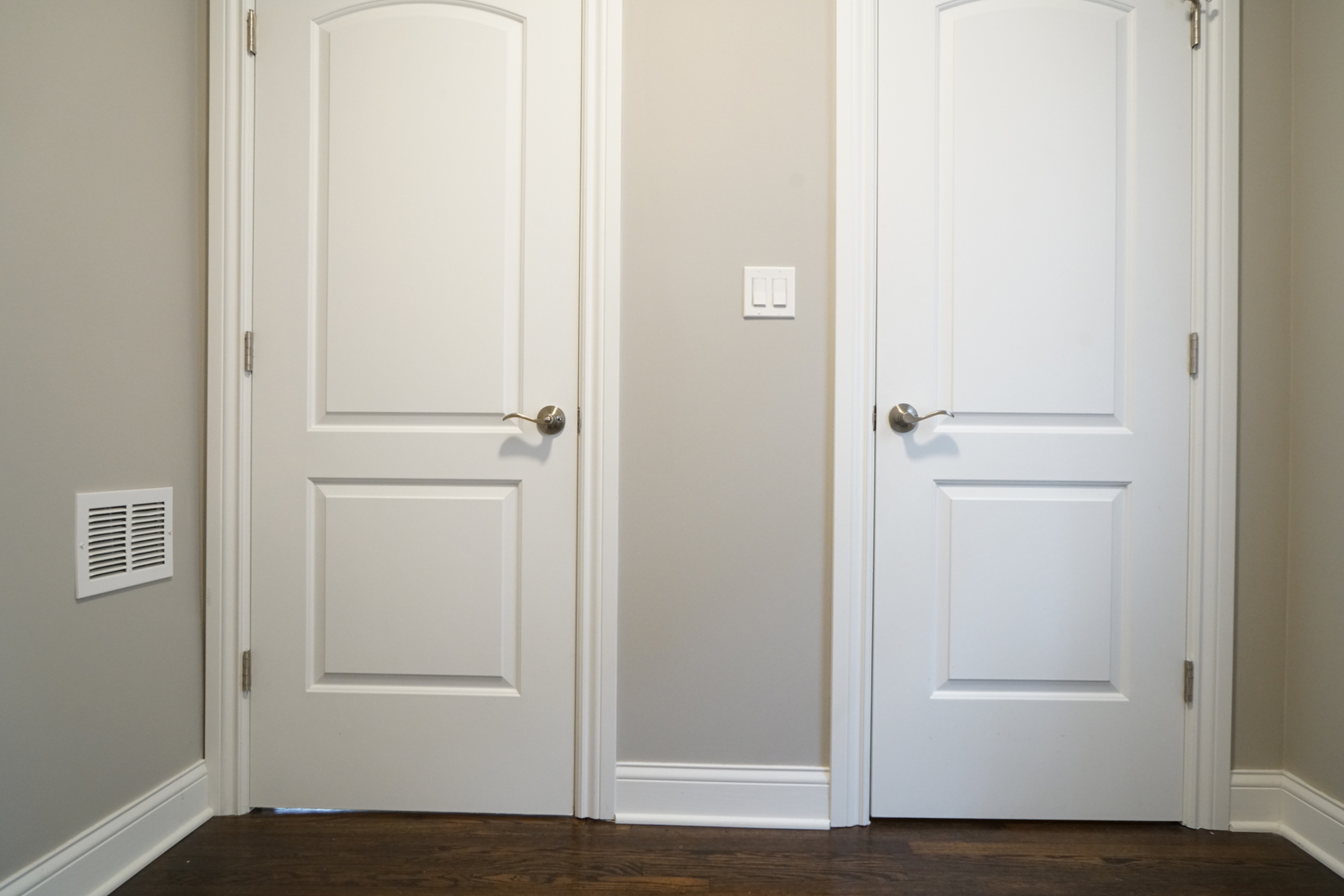 2957 N Avers Avenue Unit: 2F