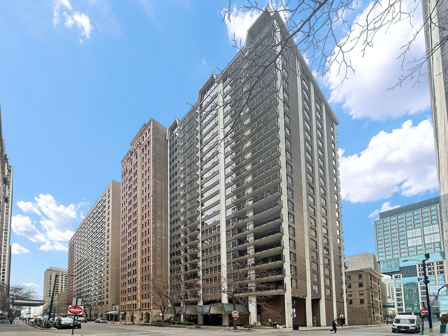 201 E Chestnut Street Unit: 5D