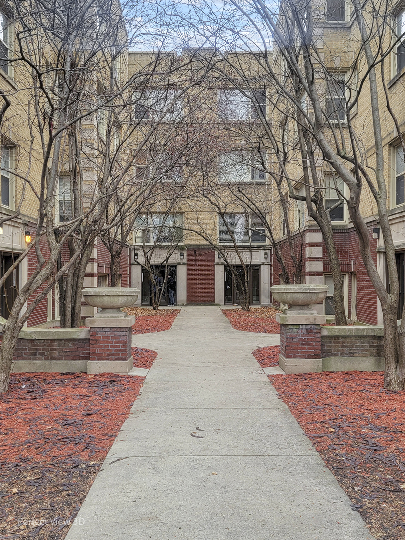 4853 N Harding Avenue Unit: 1