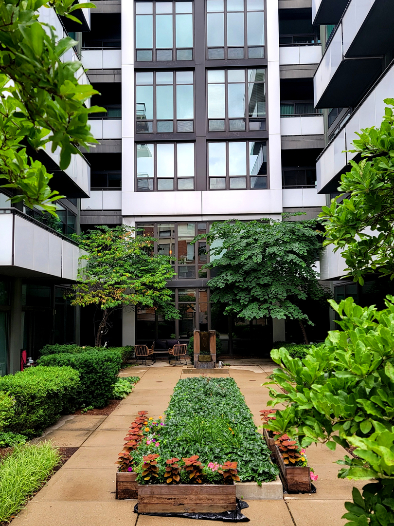 660 W Wayman Street Unit: 607B