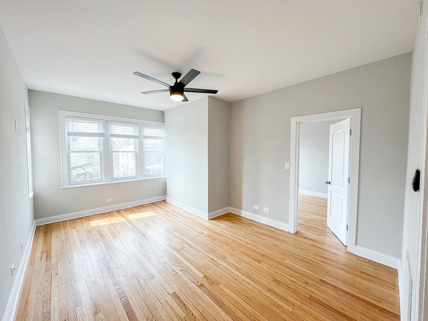 3321 N Karlov Avenue Unit: 2W