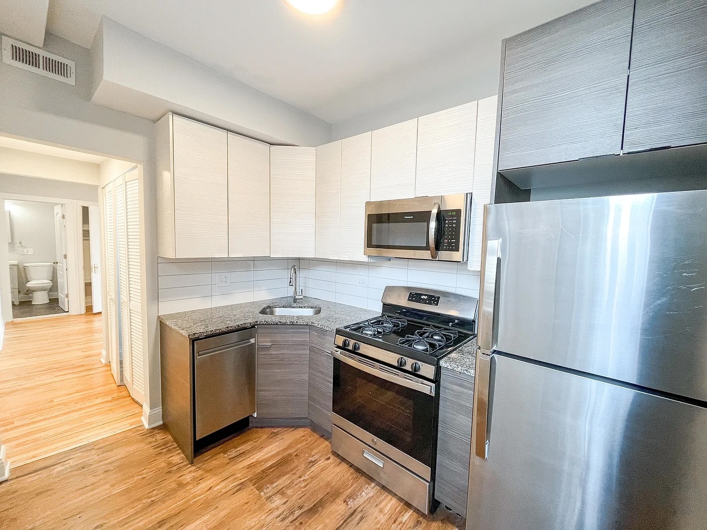 3321 N Karlov Avenue Unit: 2W