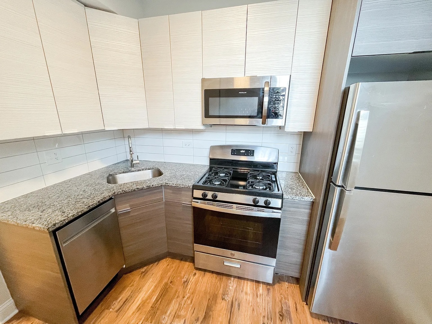 3321 N Karlov Avenue Unit: 2W