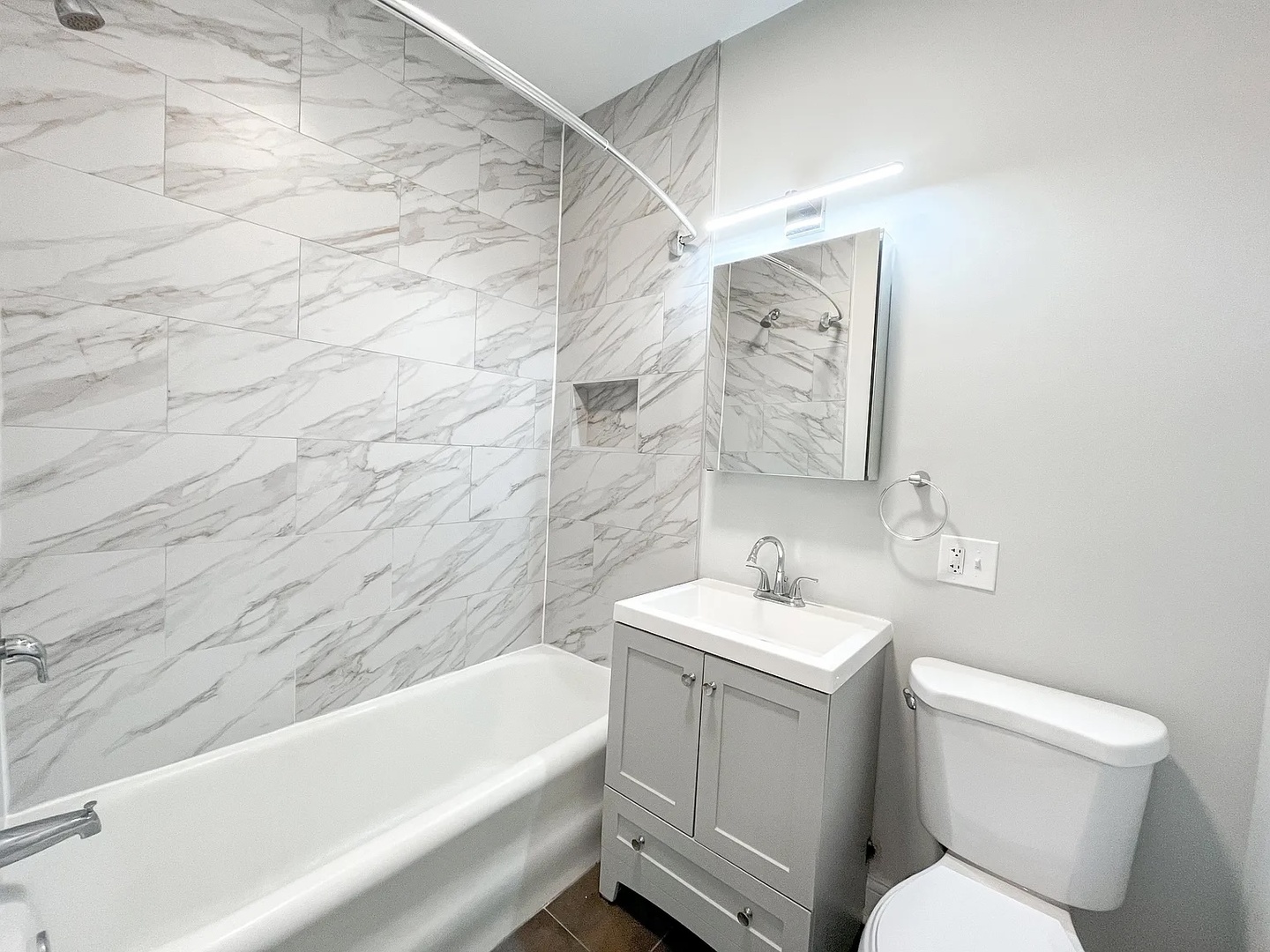 3321 N Karlov Avenue Unit: 2W