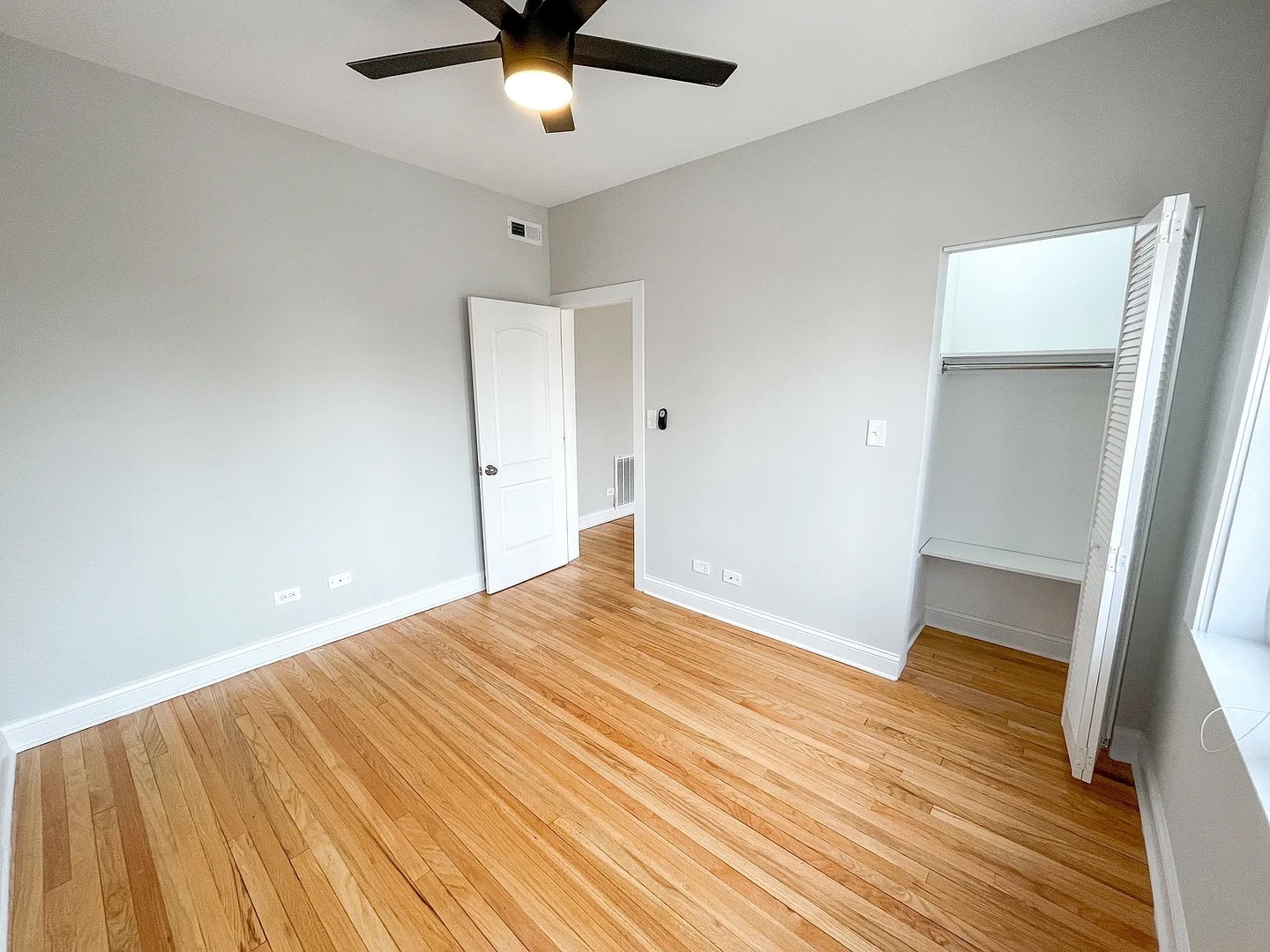 3321 N Karlov Avenue Unit: 2W