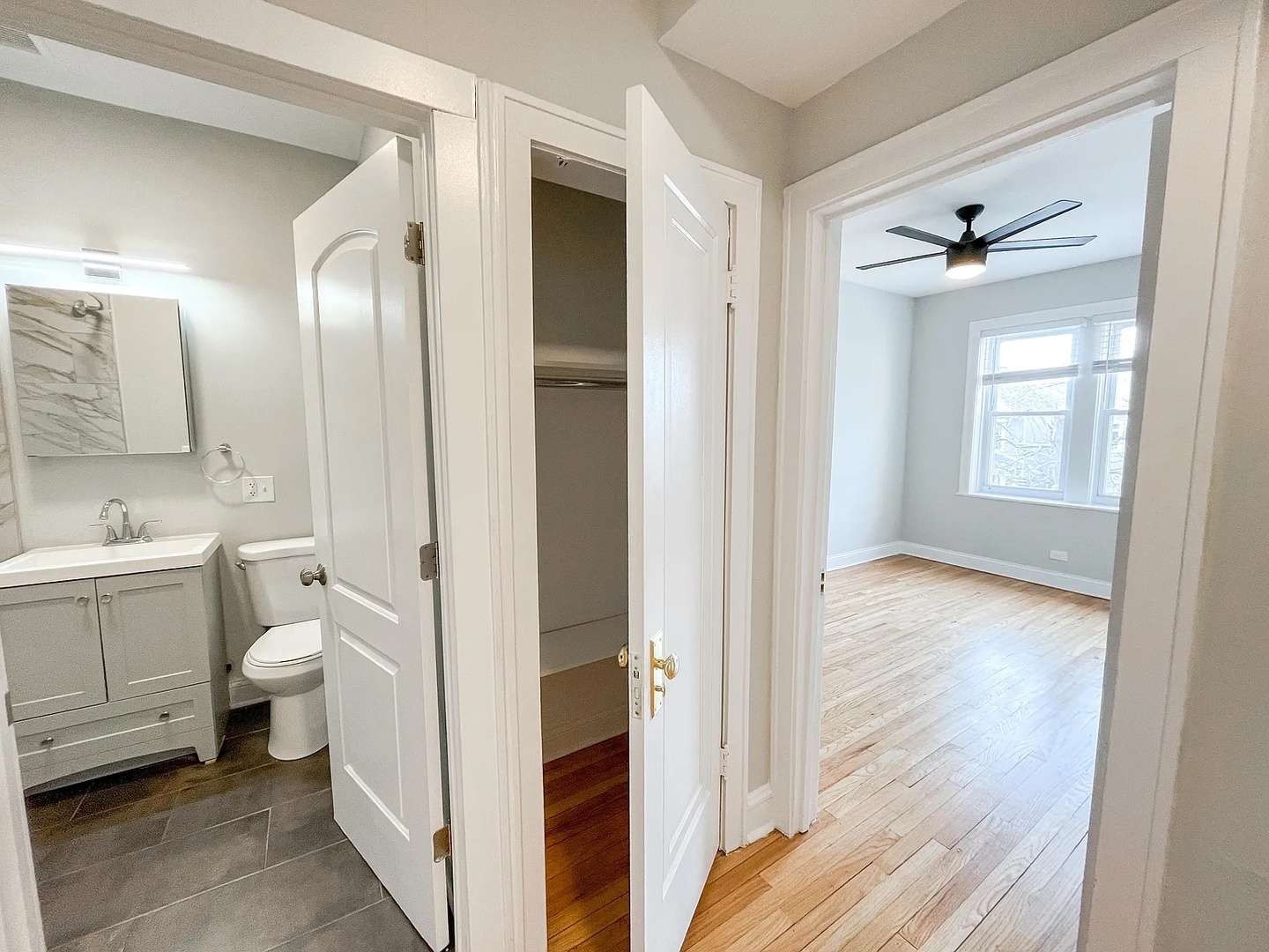 3321 N Karlov Avenue Unit: 2W
