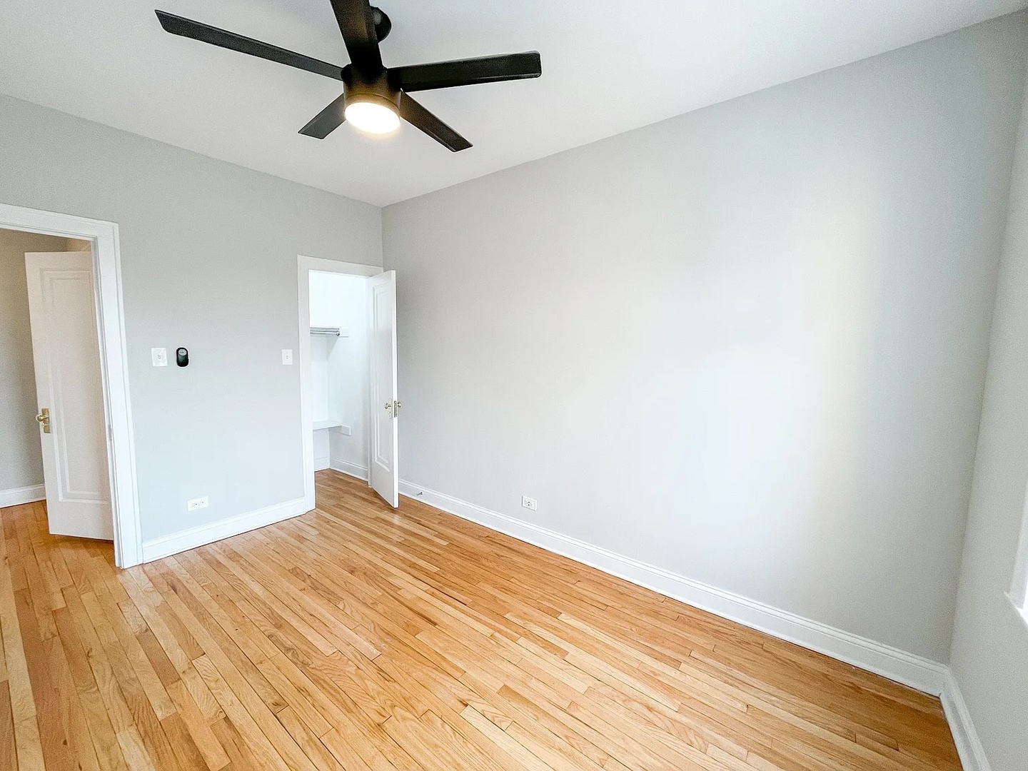 3321 N Karlov Avenue Unit: 2W