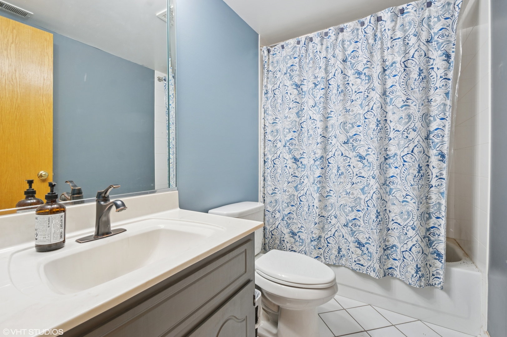 6320 W Higgins Avenue Unit: 303