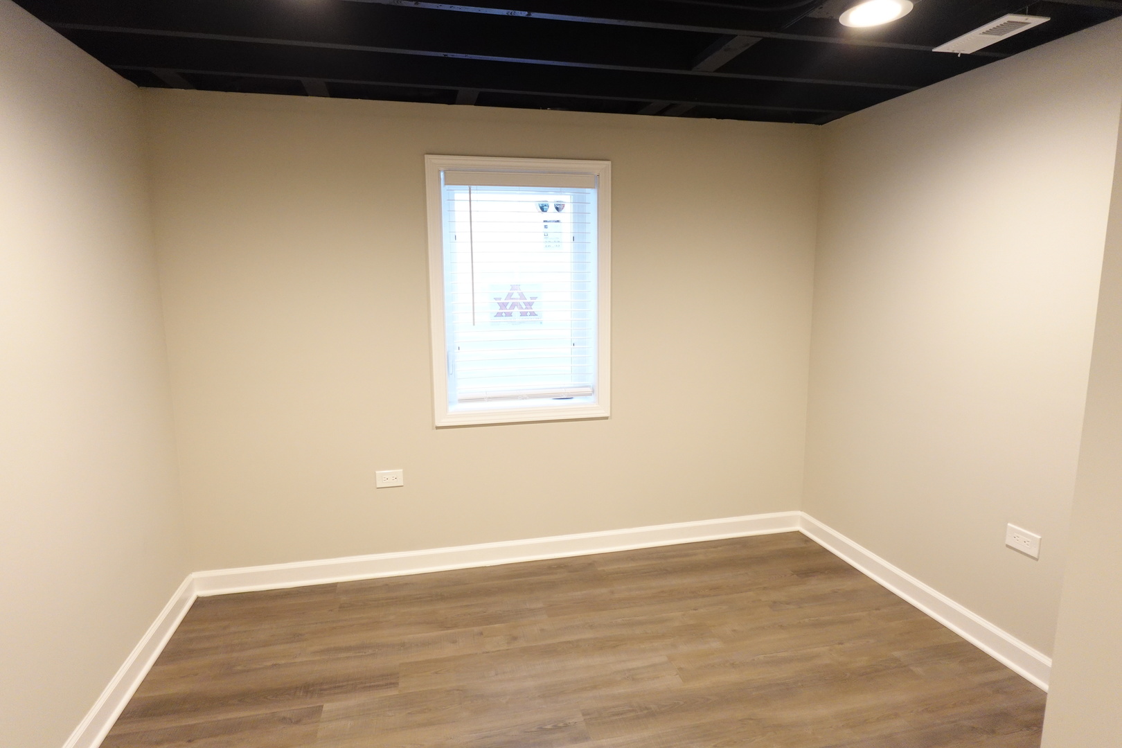 111 W GREEN MEADOWS Boulevard