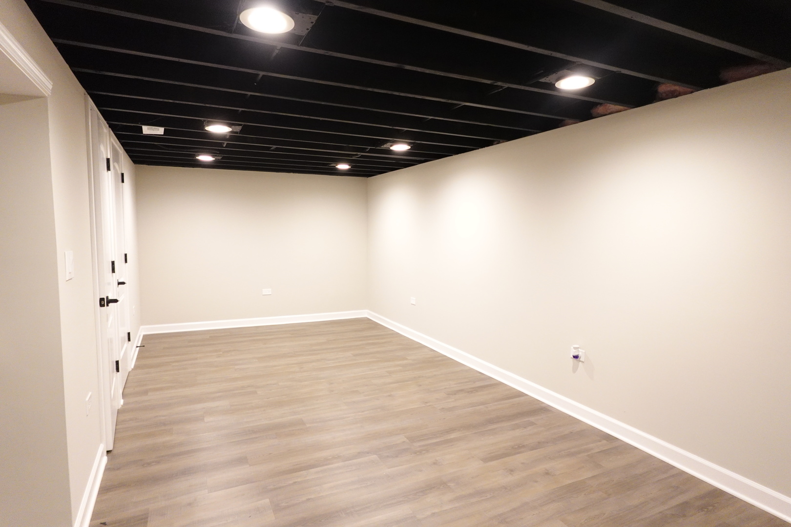 111 W GREEN MEADOWS Boulevard