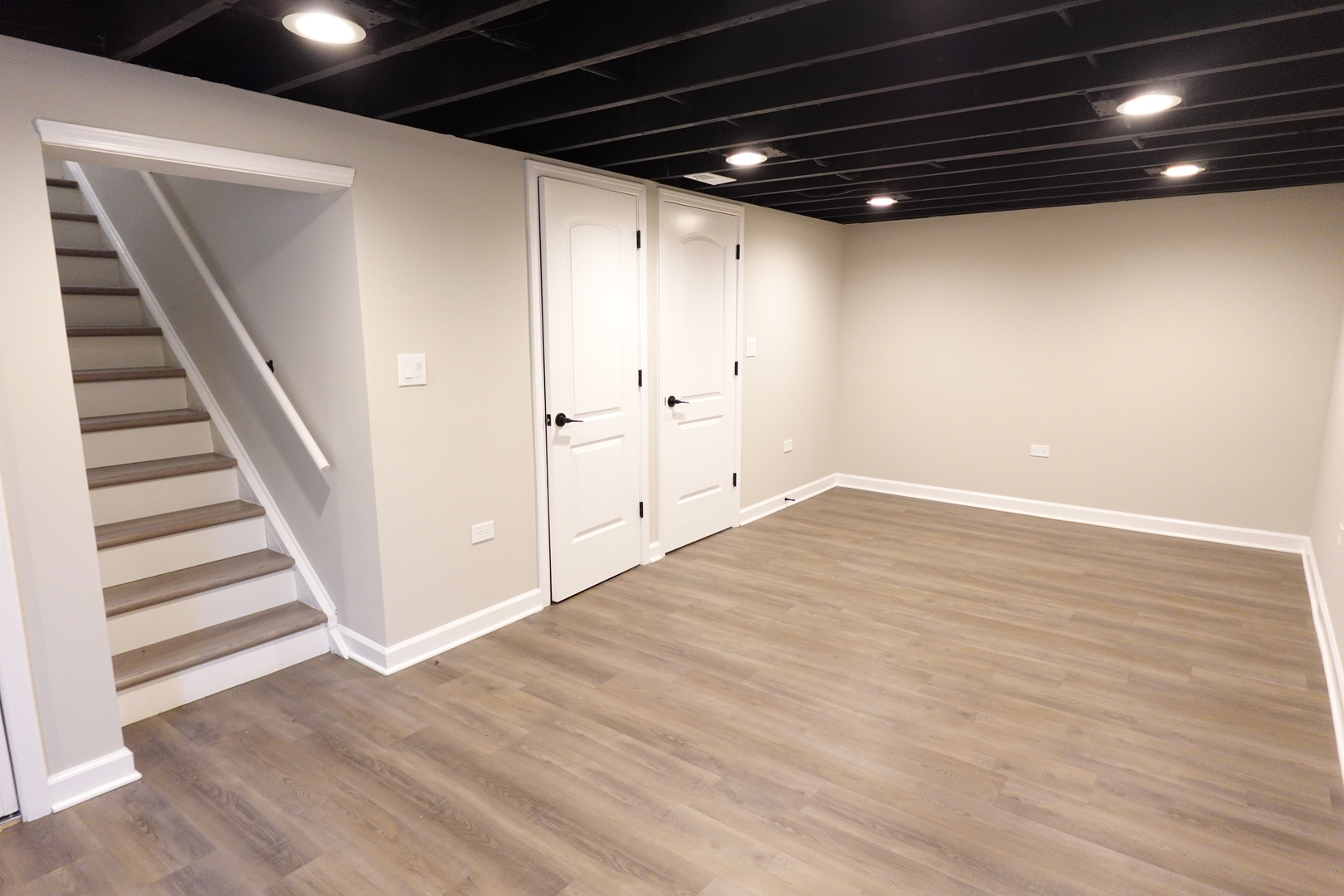111 W GREEN MEADOWS Boulevard