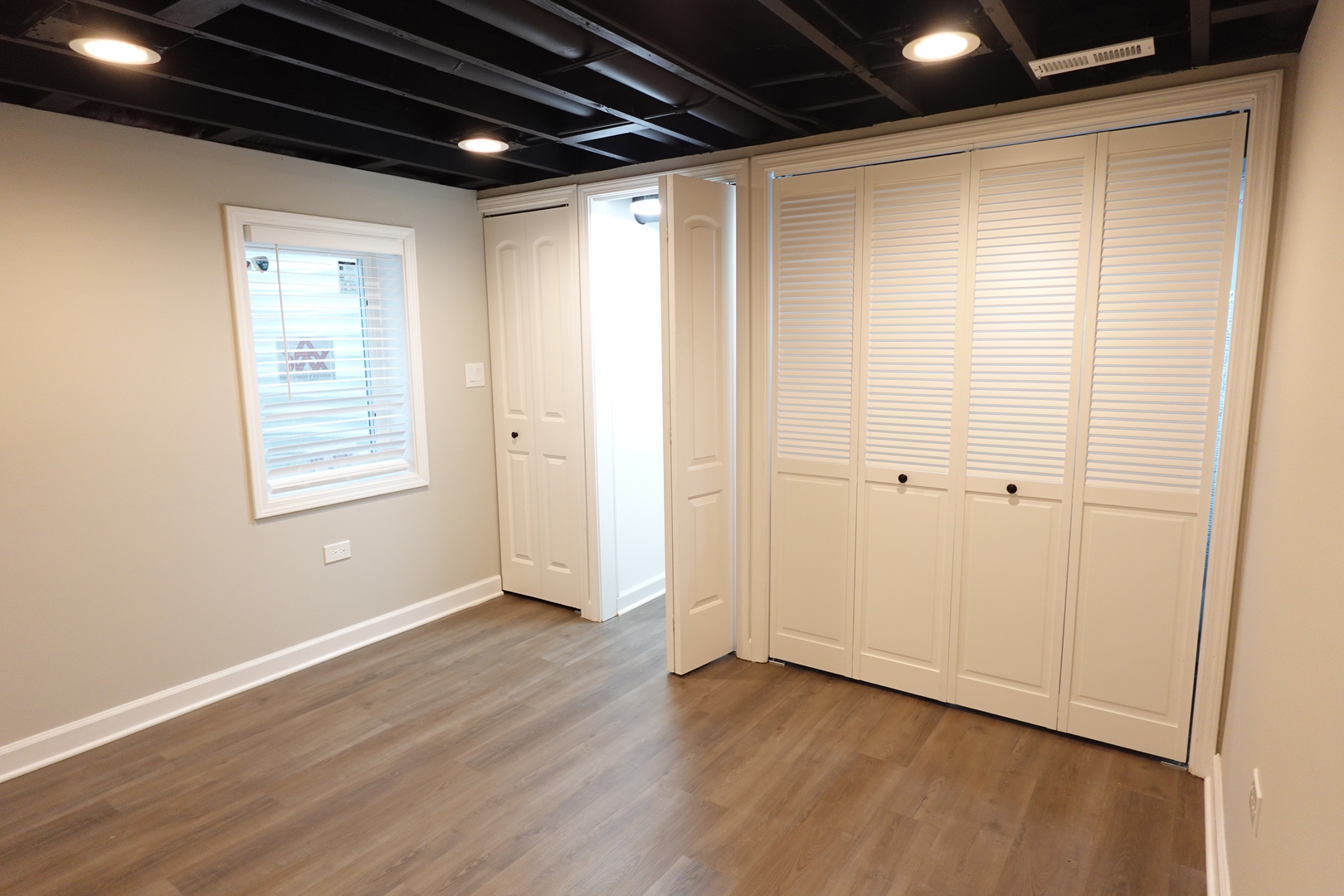 111 W GREEN MEADOWS Boulevard