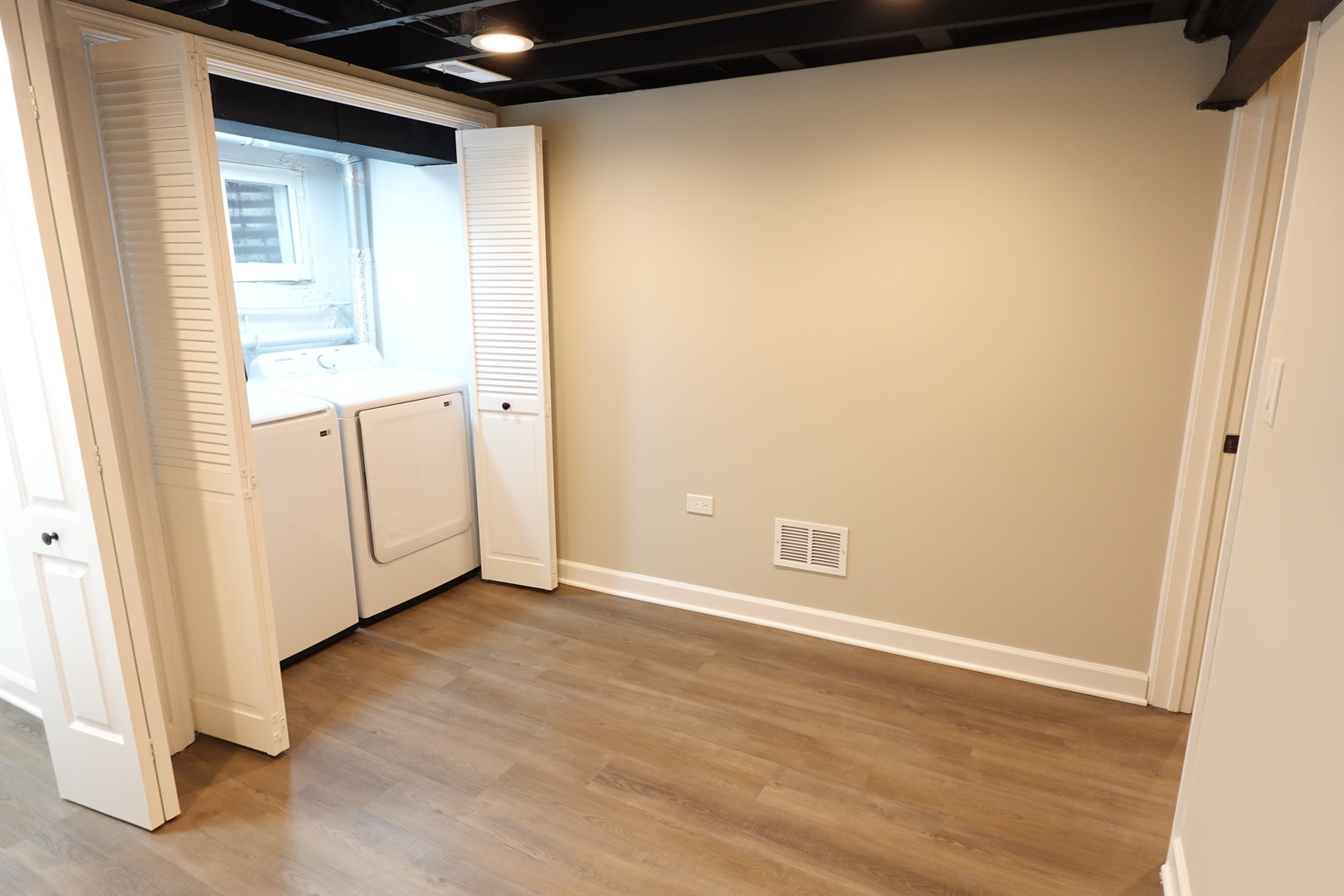 111 W GREEN MEADOWS Boulevard