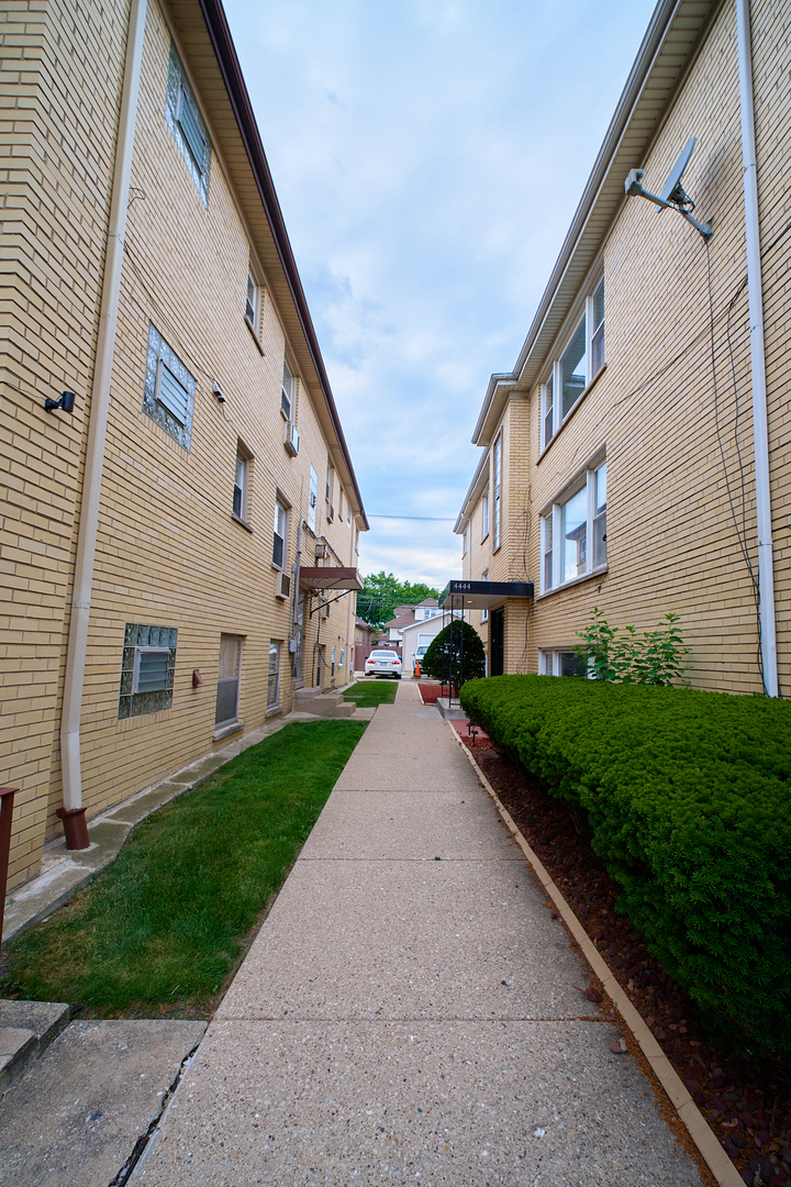 4444 N Central Avenue Unit: 2W