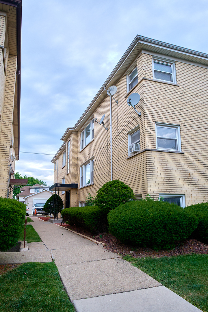 4444 N Central Avenue Unit: 2W