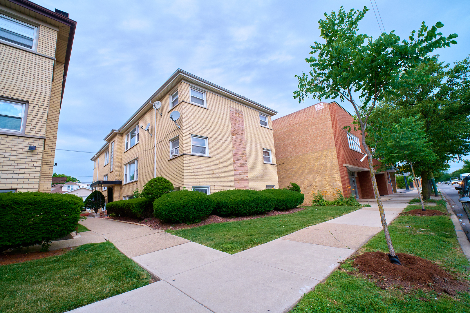 4444 N Central Avenue Unit: 2W