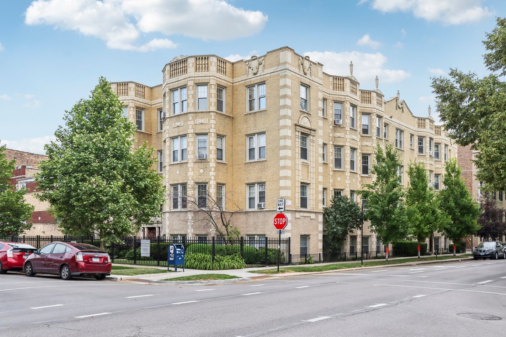 6203 N Oakley Street Unit: 3