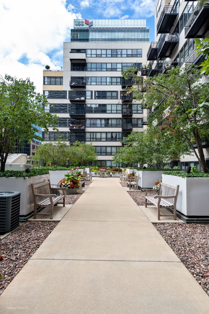 130 S Canal Street Unit: 417