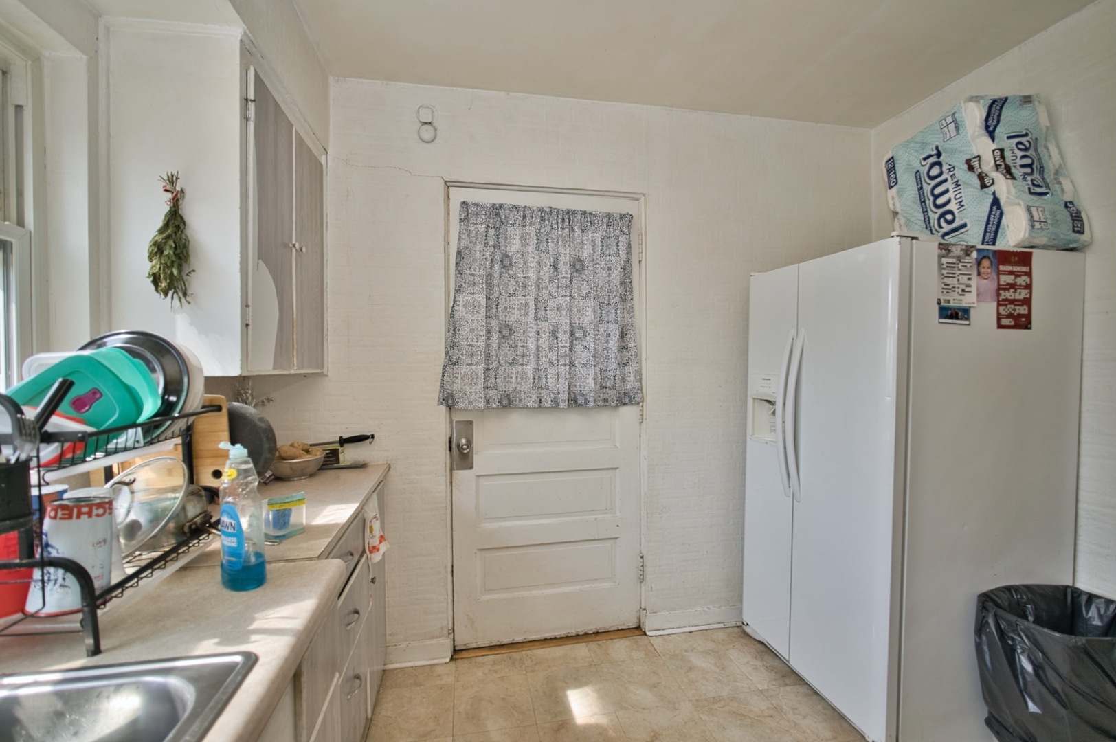 2535 W Glenlake Avenue