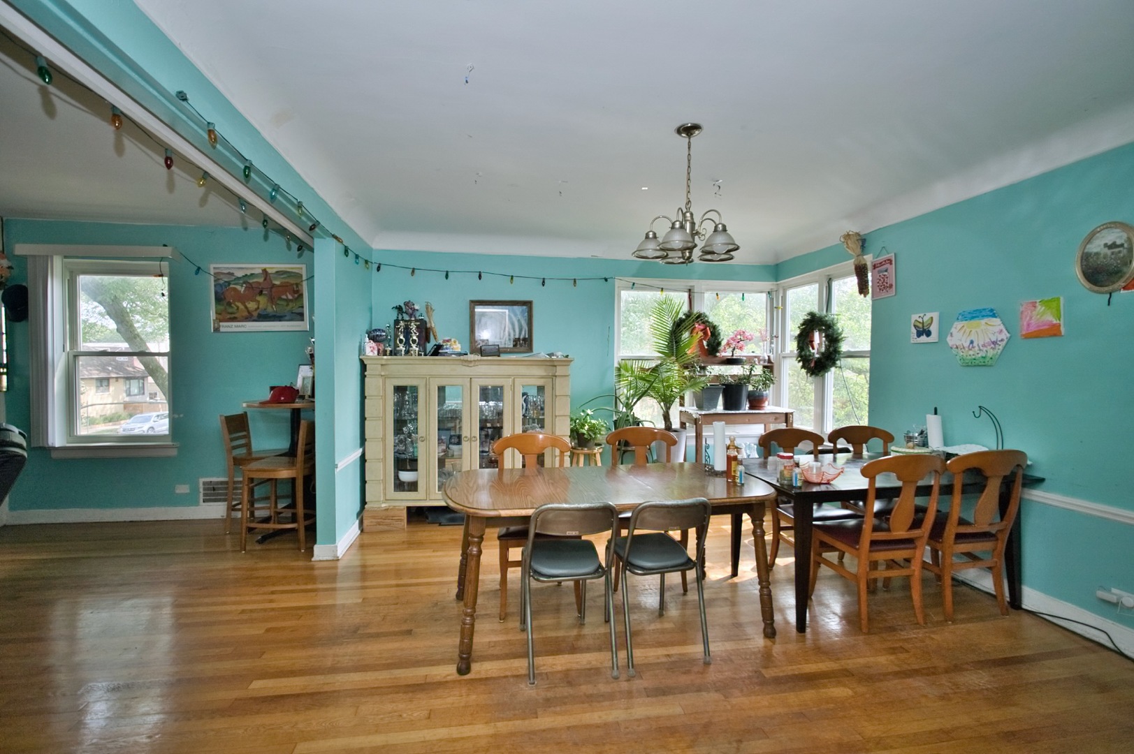 2535 W Glenlake Avenue