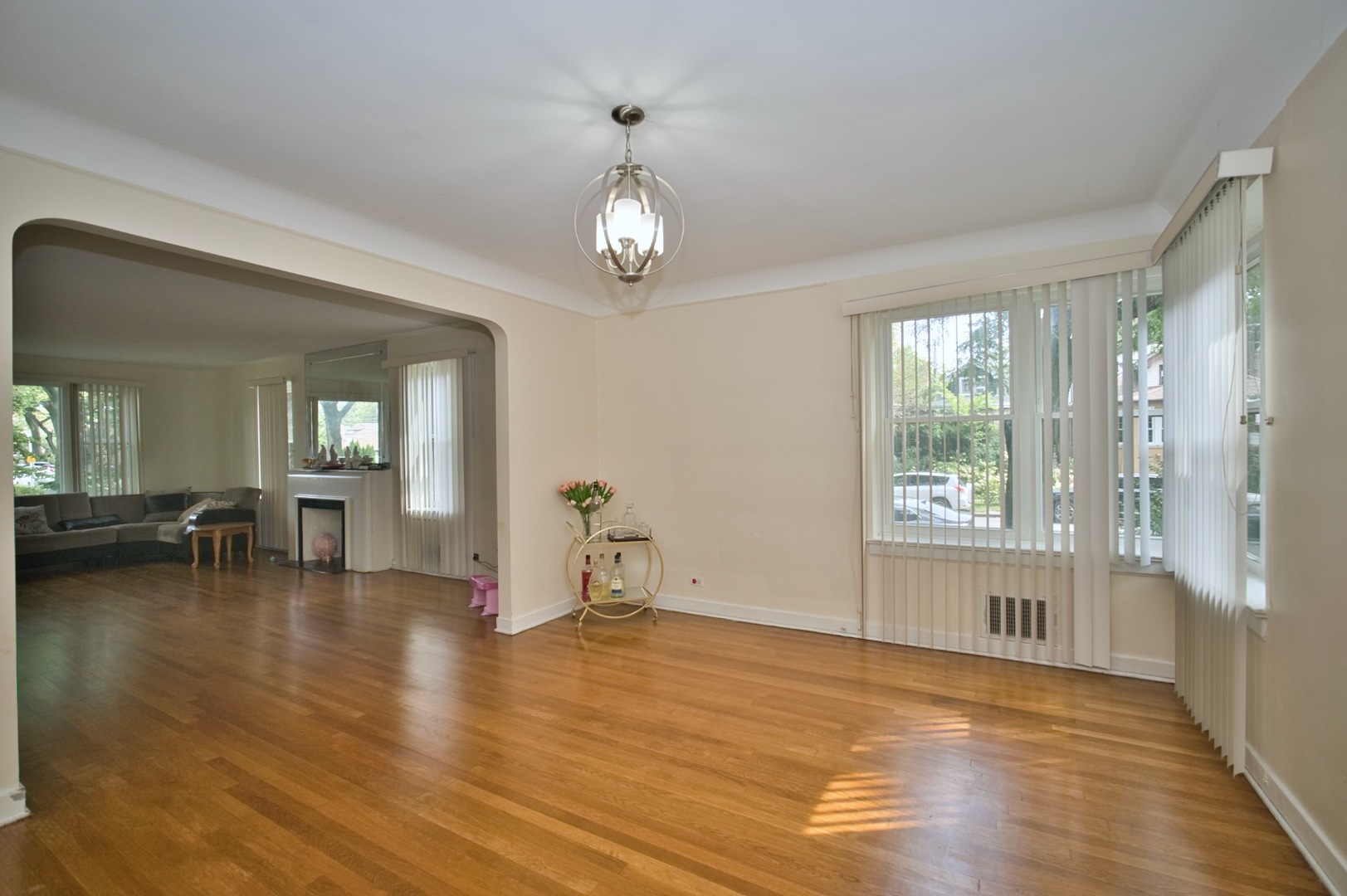 2535 W Glenlake Avenue