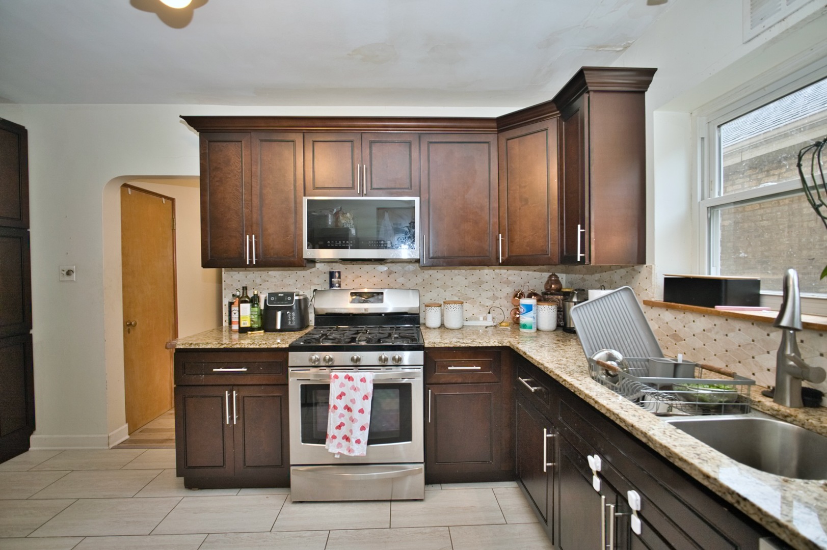 2535 W Glenlake Avenue