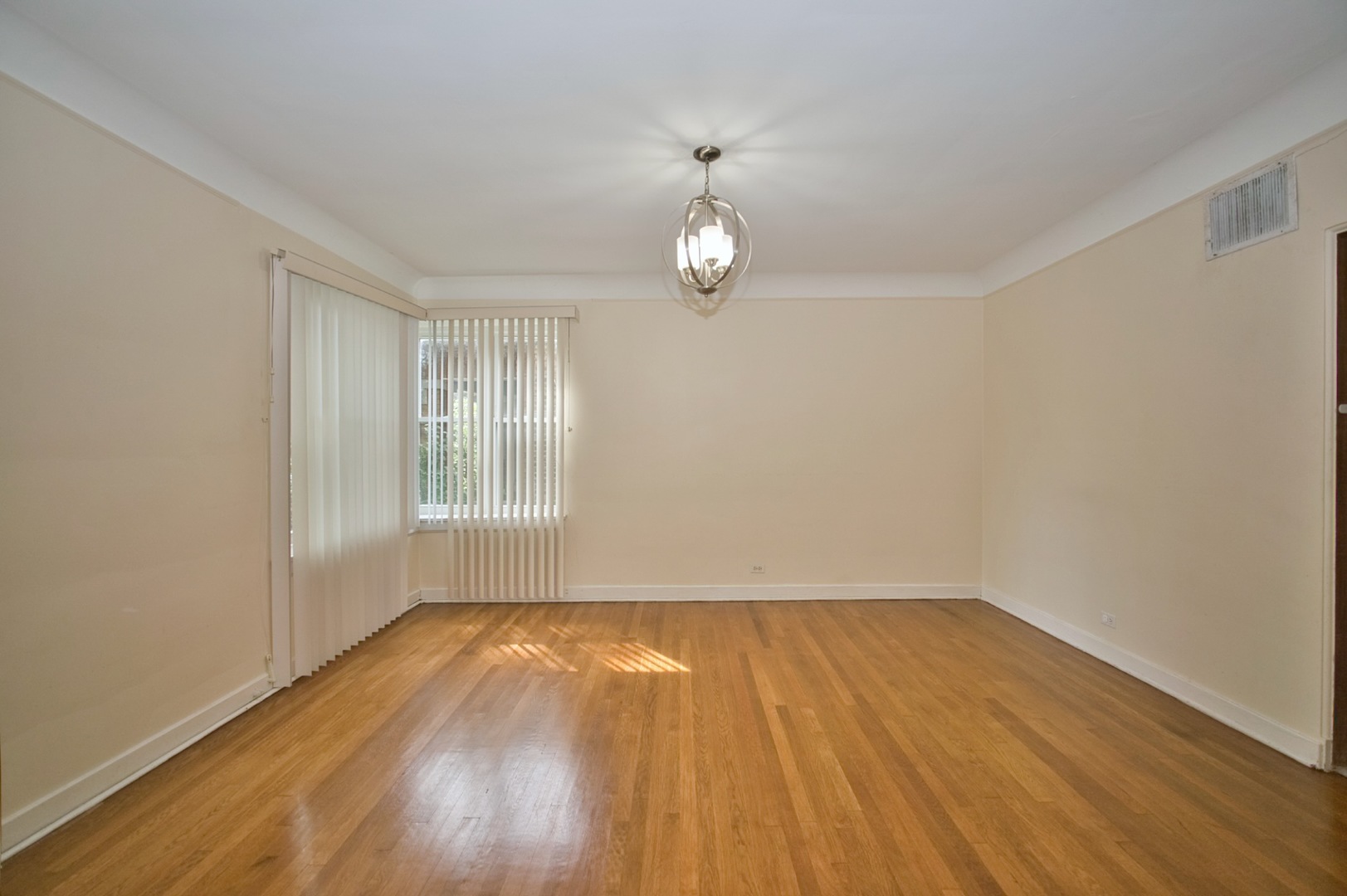 2535 W Glenlake Avenue