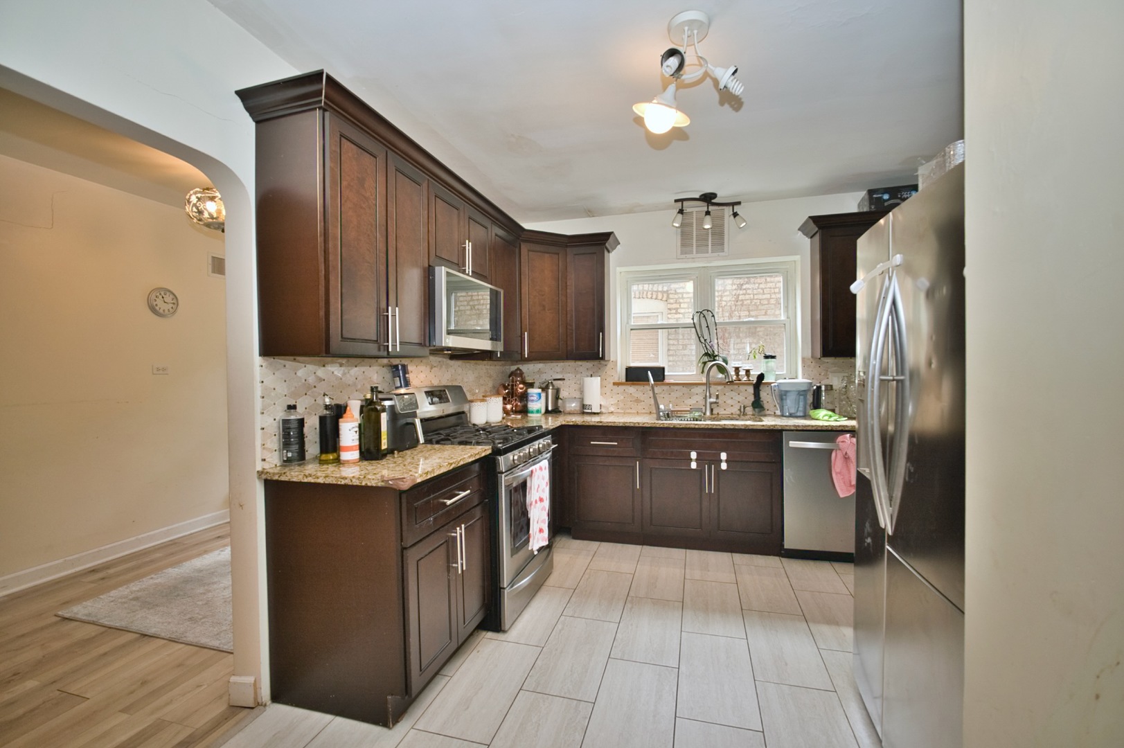 2535 W Glenlake Avenue