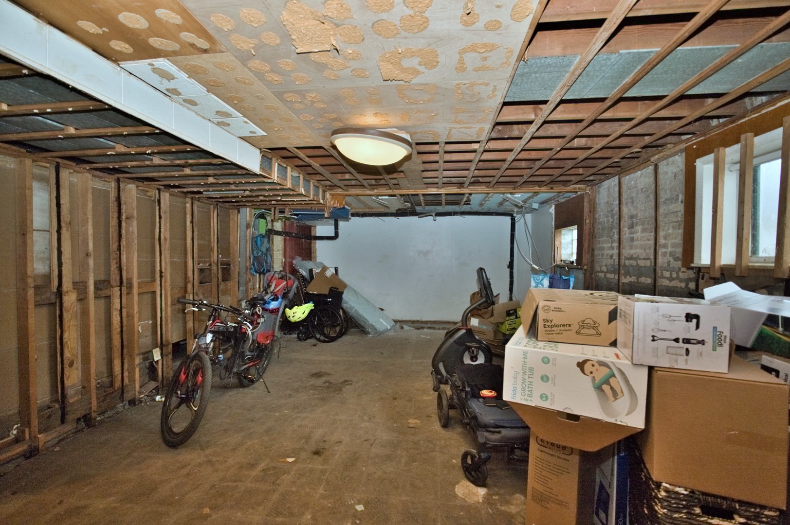 2535 W Glenlake Avenue