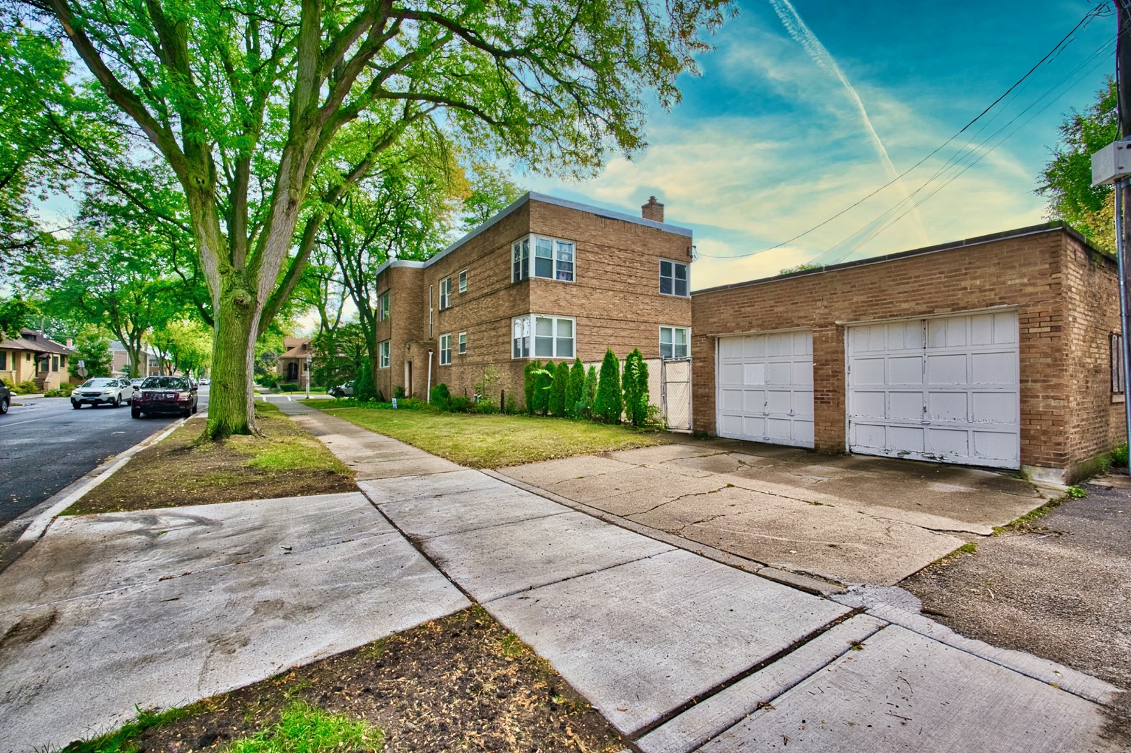 2535 W Glenlake Avenue