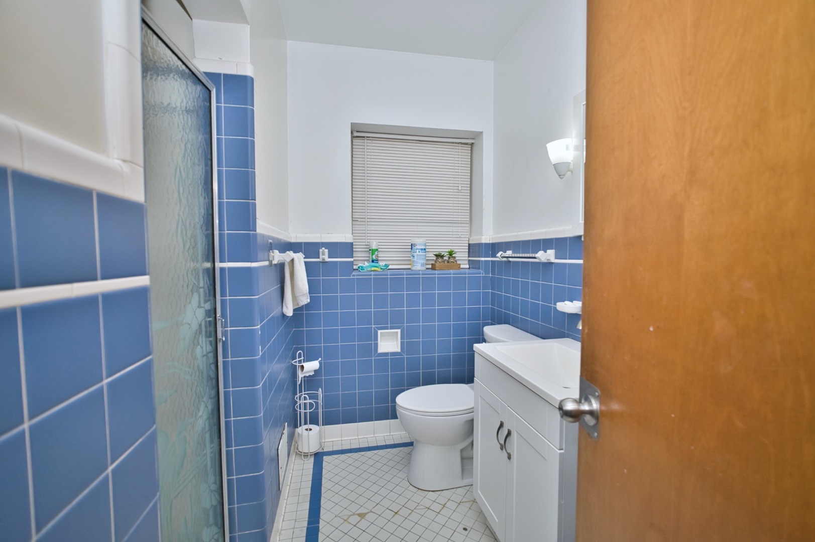 2535 W Glenlake Avenue